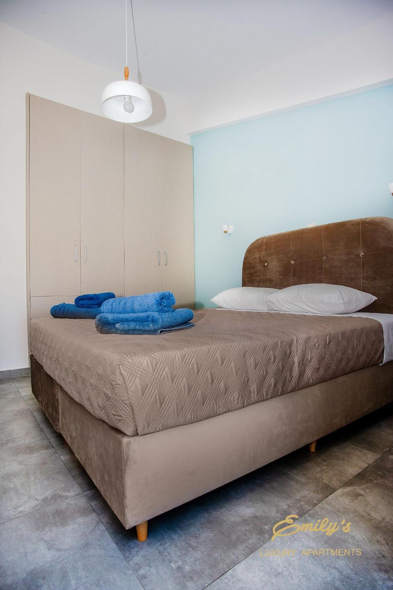 Emily'S Luxury Apartments Argostoli  Exteriör bild