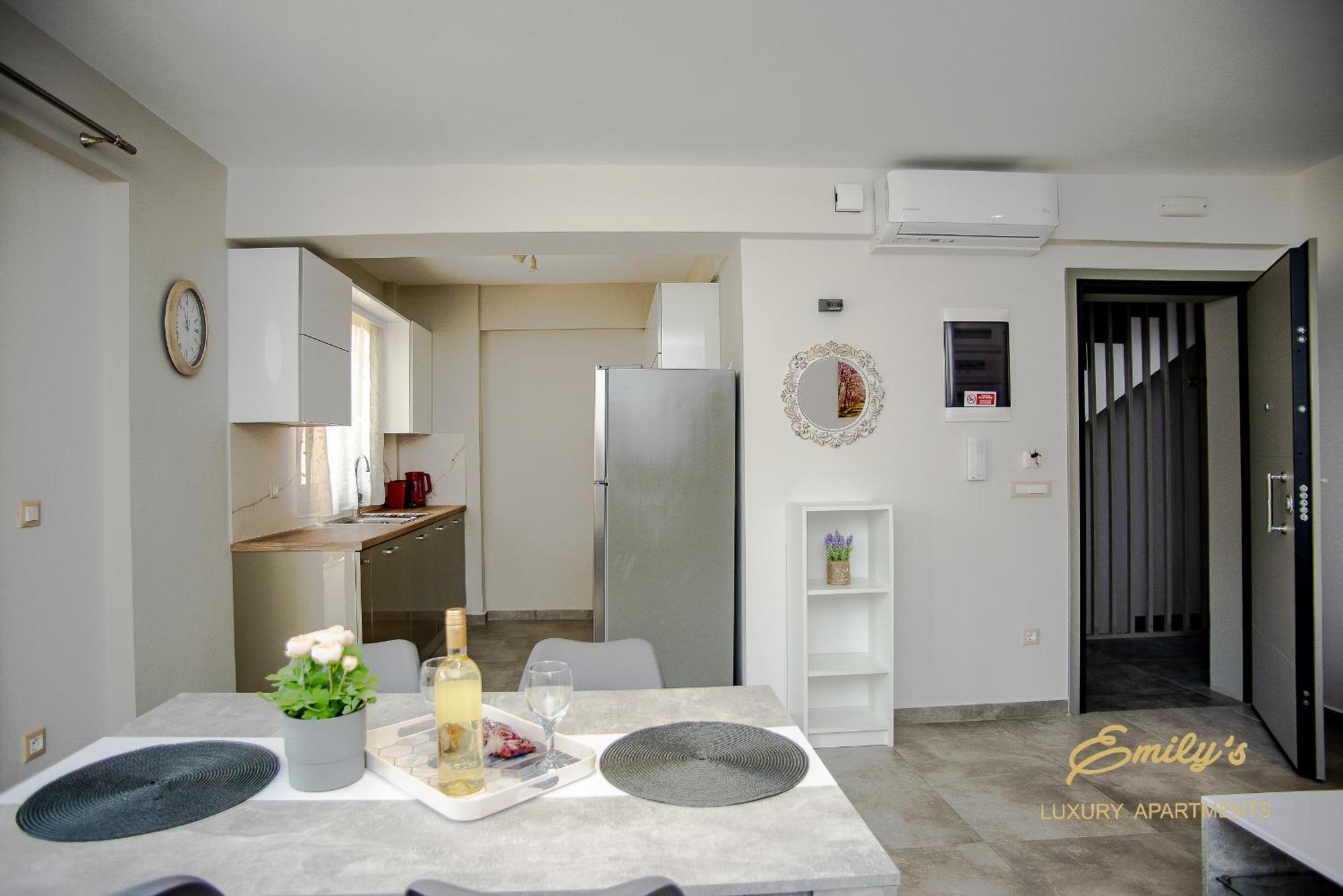 Emily'S Luxury Apartments Argostoli  Exteriör bild