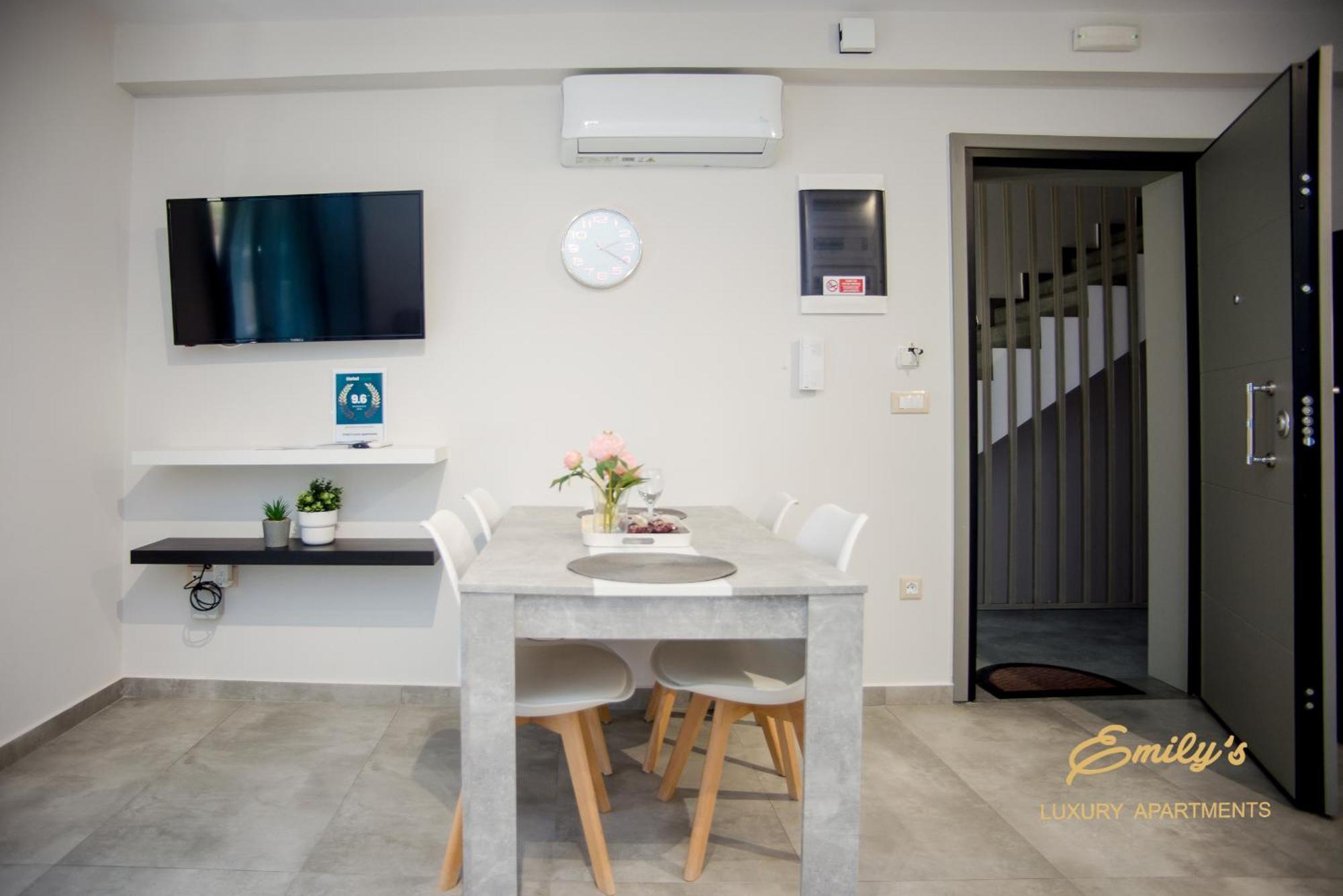 Emily'S Luxury Apartments Argostoli  Exteriör bild